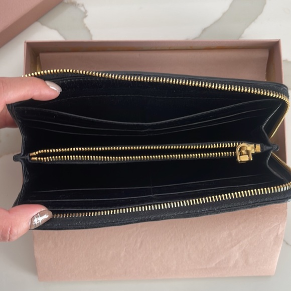 miu miu Large Nappa Metelasse Lux zip around wallet - Picture 7 of 7